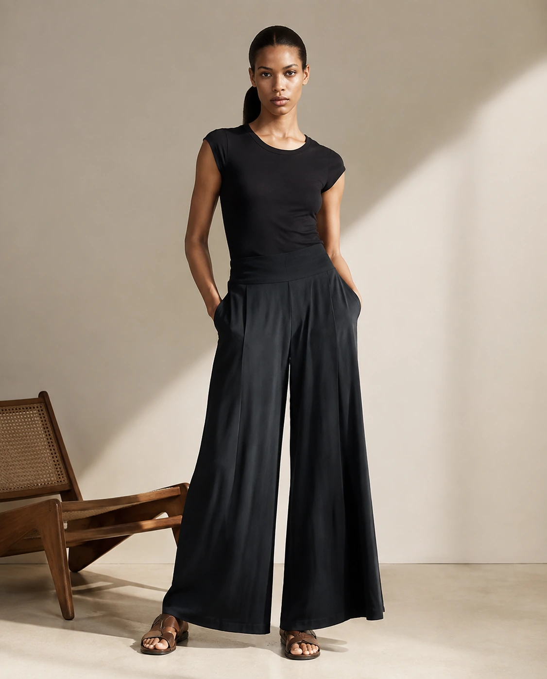 Women’s Tailored Trousers / 01 in Black — illustrated styling