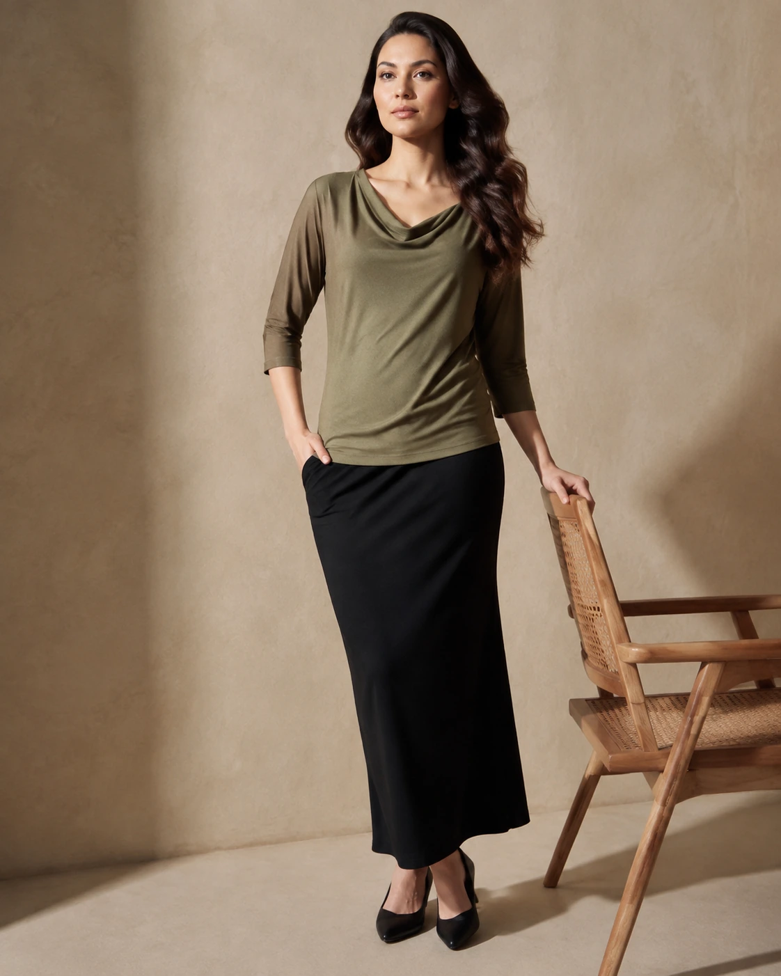 Women’s Skirt / 15 in Black — illustrated styling